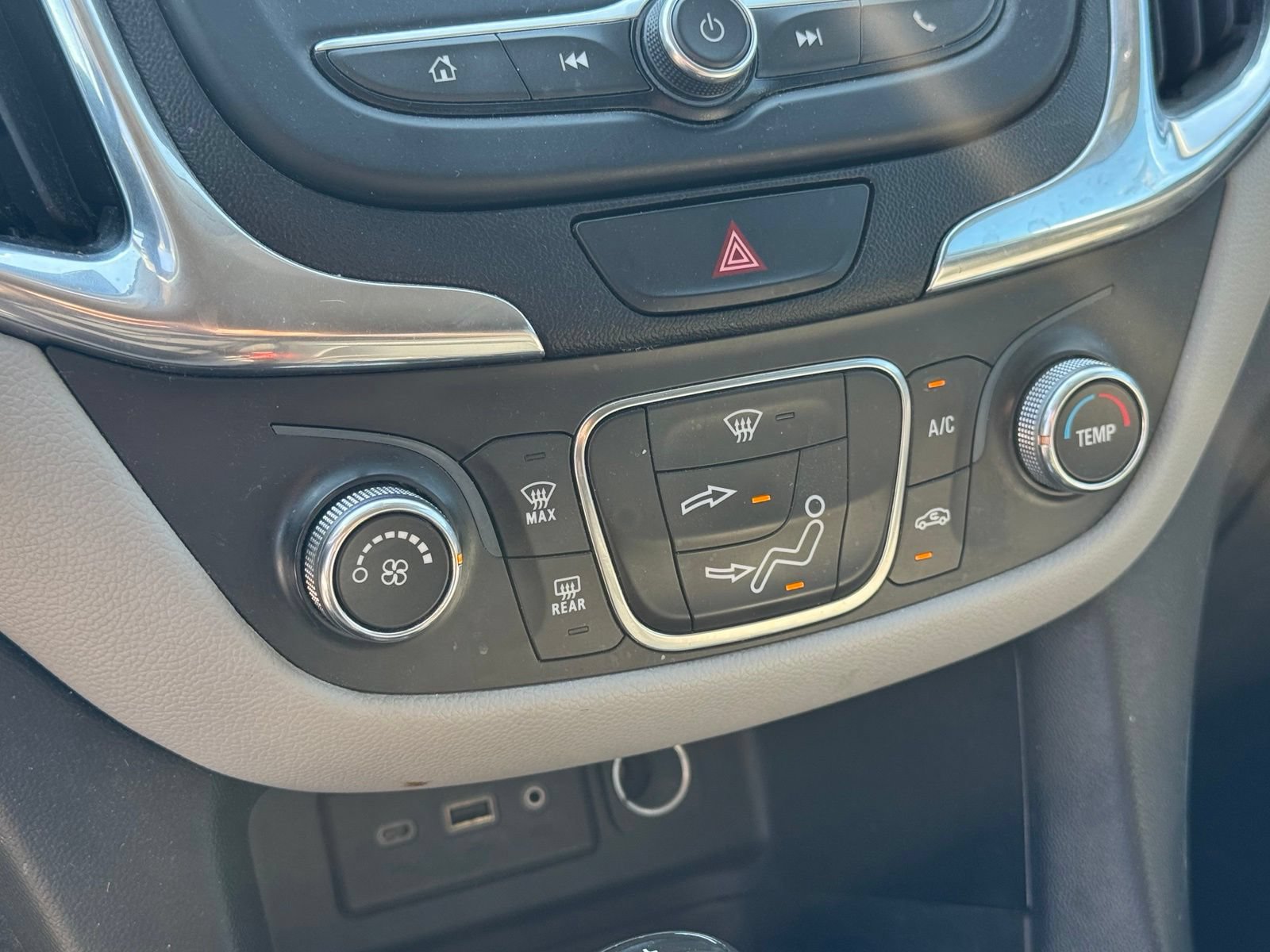 Used 2019 Chevrolet Equinox LS w/ LS Convenience Package AWD/4WD image 11