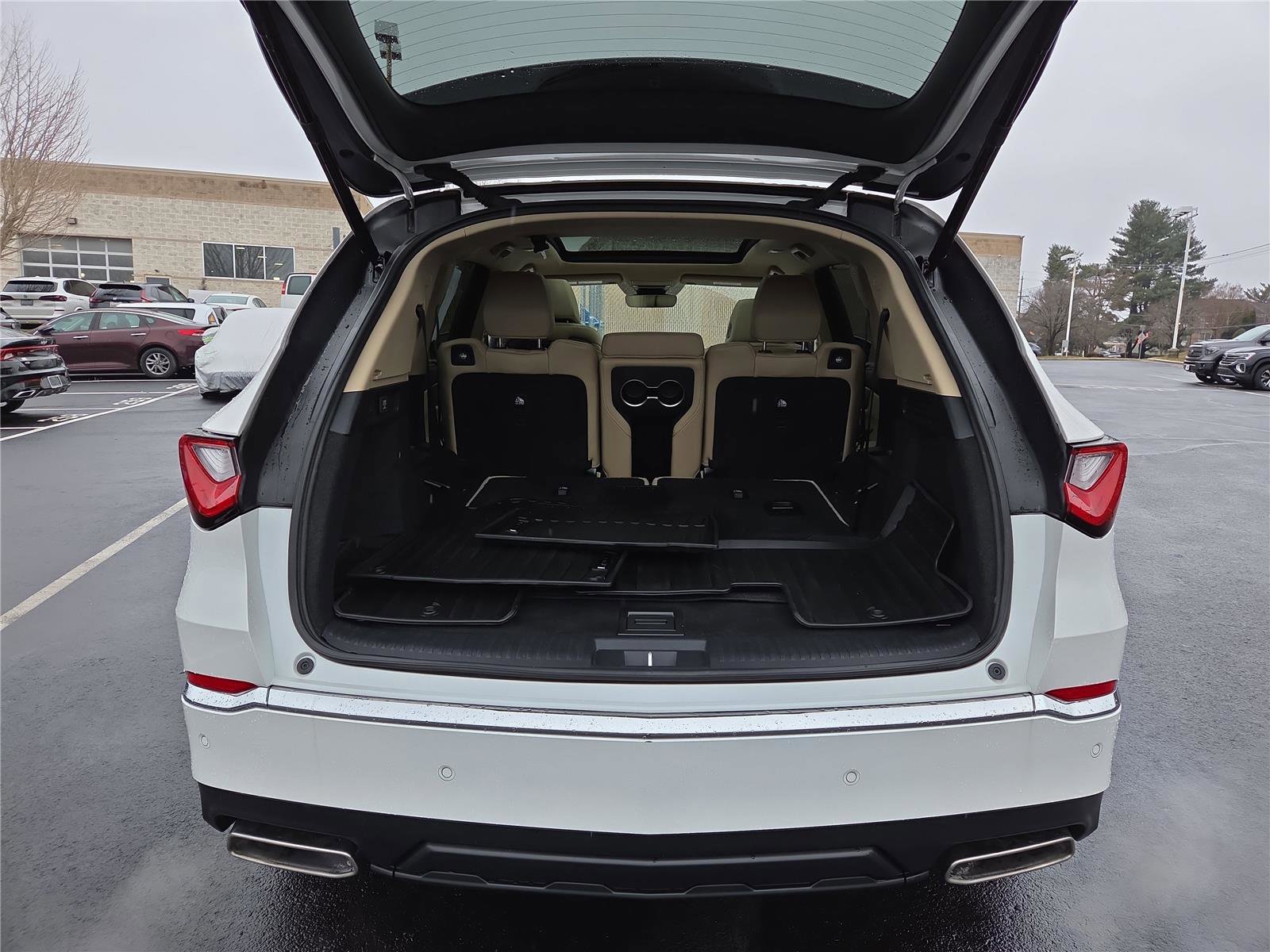 Used 2023 Acura MDX SH-AWD w/ Technology Package image 5