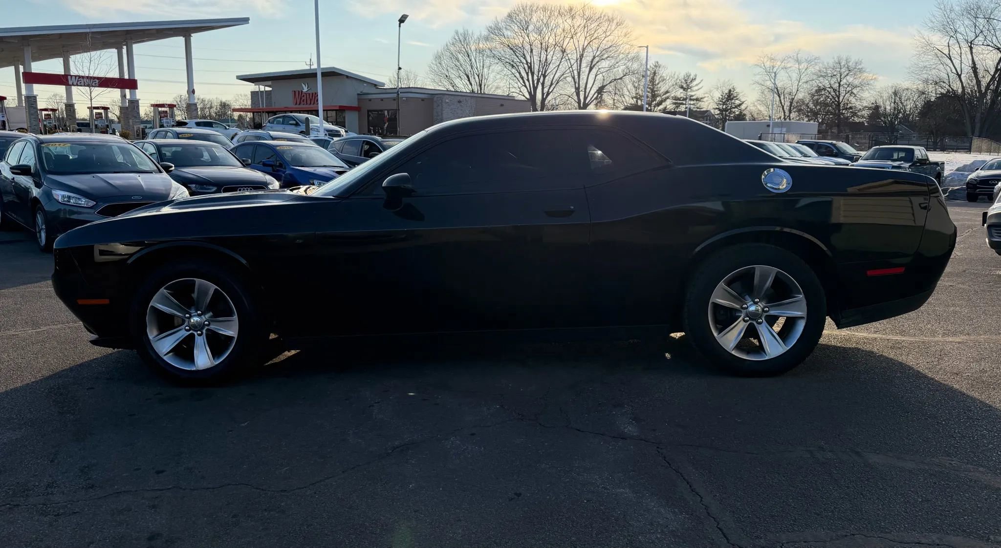 Used 2016 Dodge Challenger SXT image 2