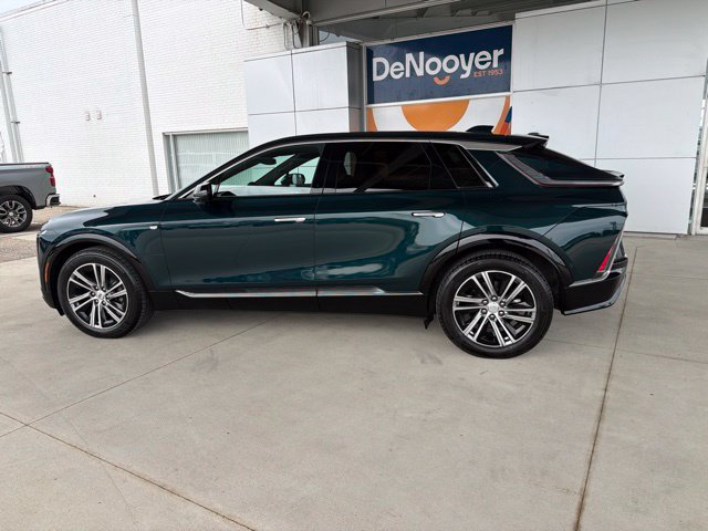 Used 2025 Cadillac Lyriq Luxury AWD/4WD image 9