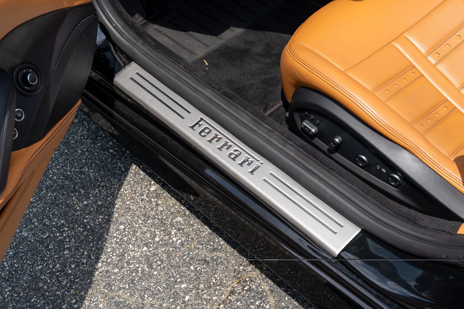 Used 2018 Ferrari California T RWD image 28