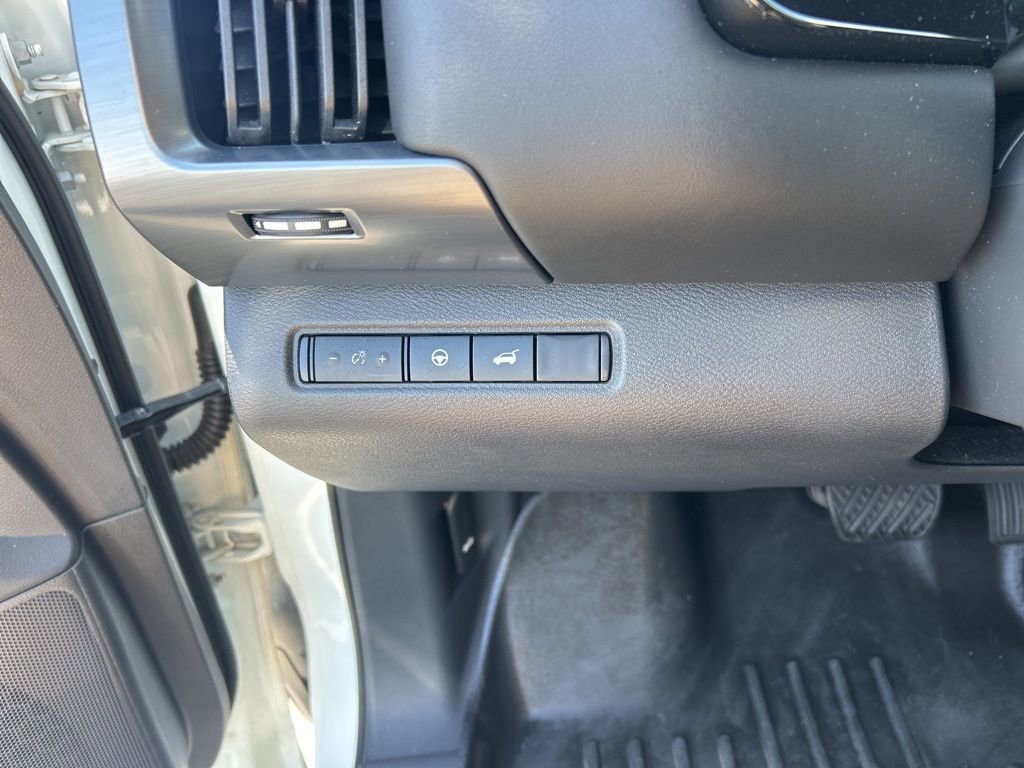 Used 2022 Nissan Pathfinder SL w/ Cargo Package image 6