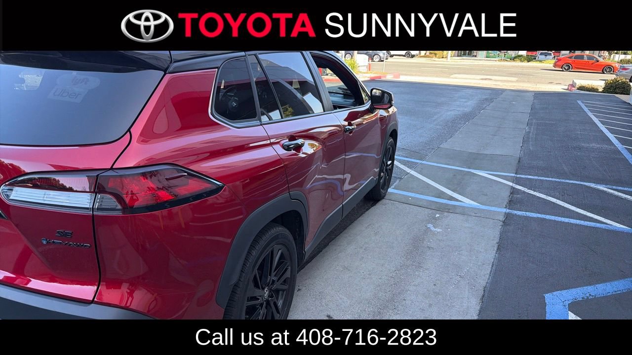 Used 2025 Toyota Corolla Cross AWD Hybrid w/ Moonroof Package image 2
