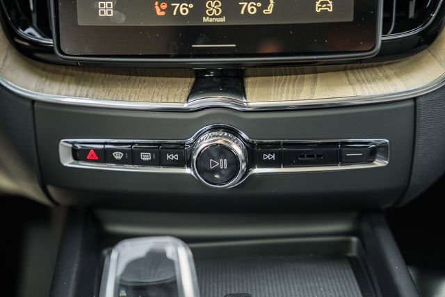 New 2026 Volvo XC60 B5 Plus w/ Climate Package image 24