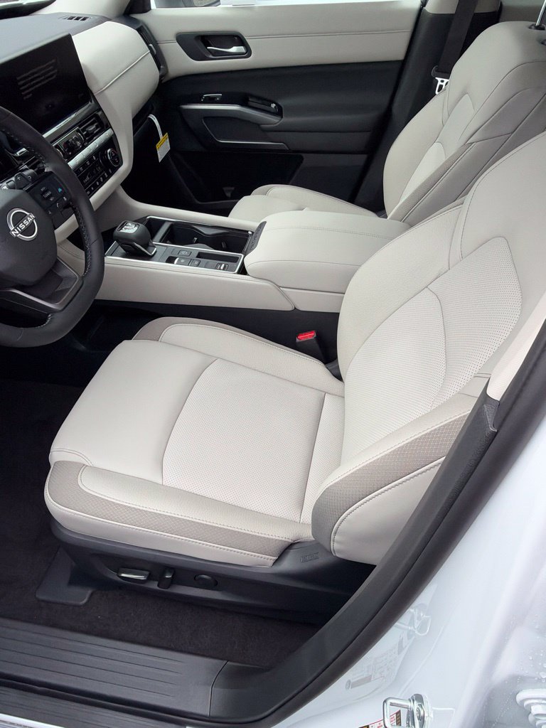 New 2026 Nissan Pathfinder SL FWD image 9
