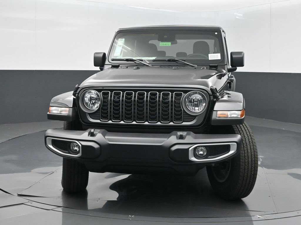 New 2025 Jeep Gladiator Sport image 3