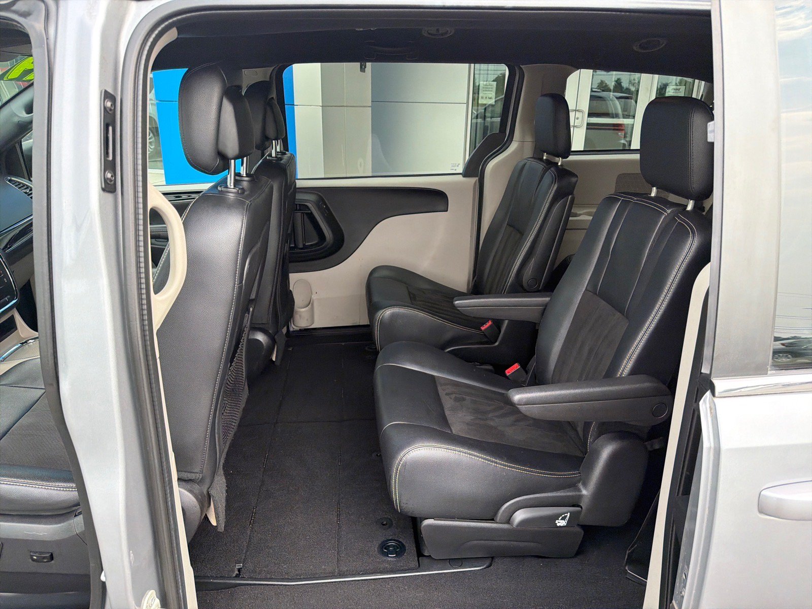Used 2019 Dodge Grand Caravan SXT FWD image 9