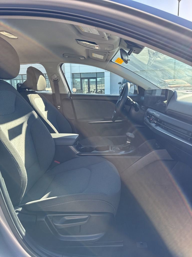 Used 2025 Kia K4 LXS image 9