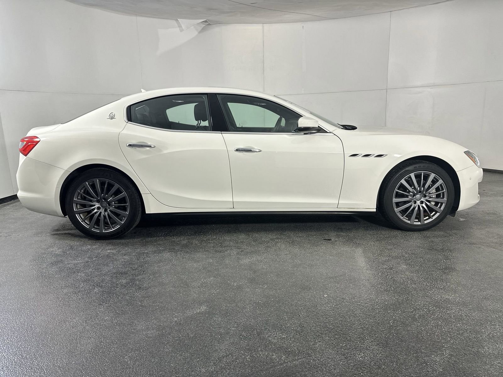 Used 2018 Maserati Ghibli RWD image 5