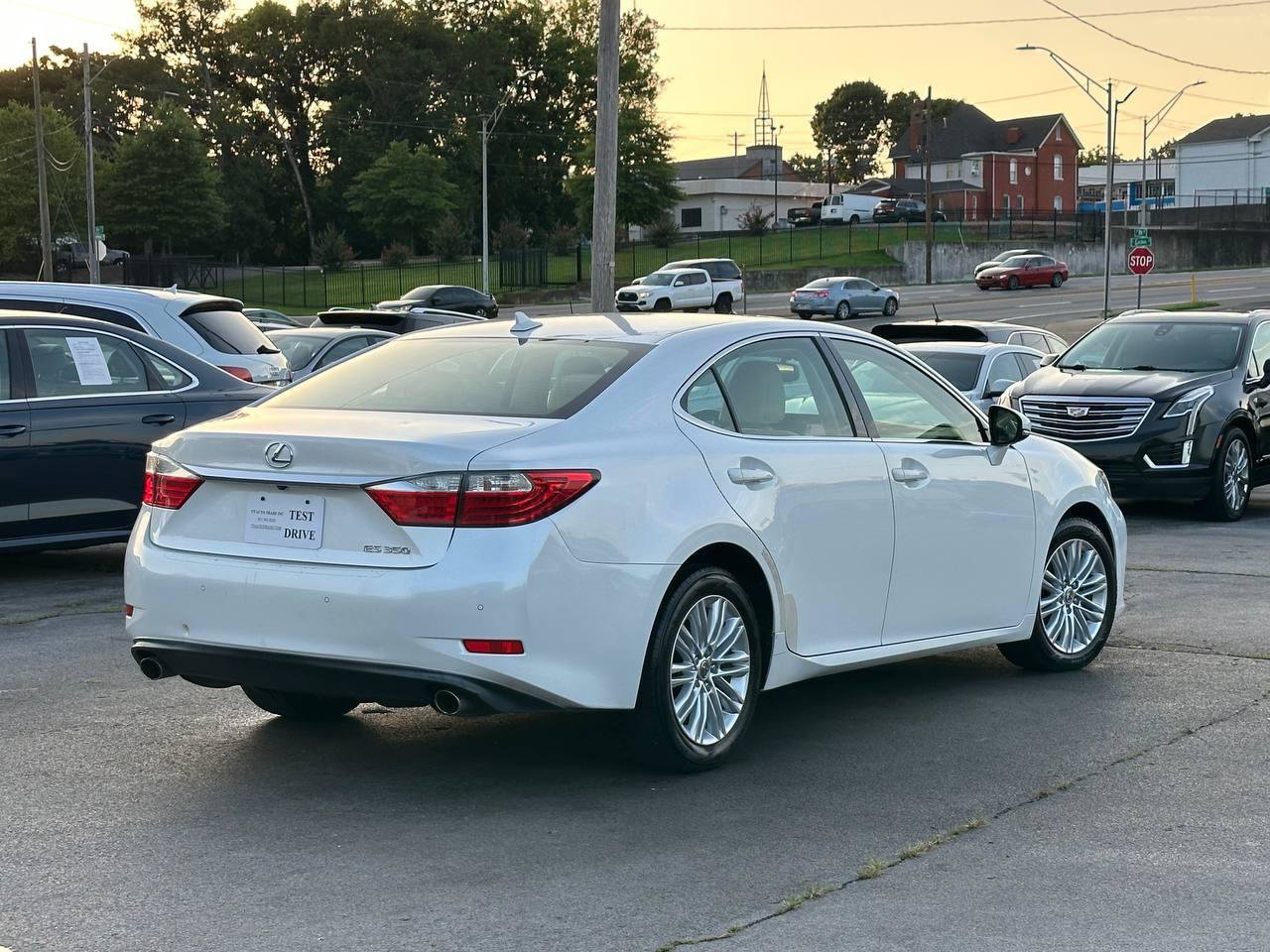 Used 2013 Lexus ES 350 w/ Luxury Pkg FWD image 2
