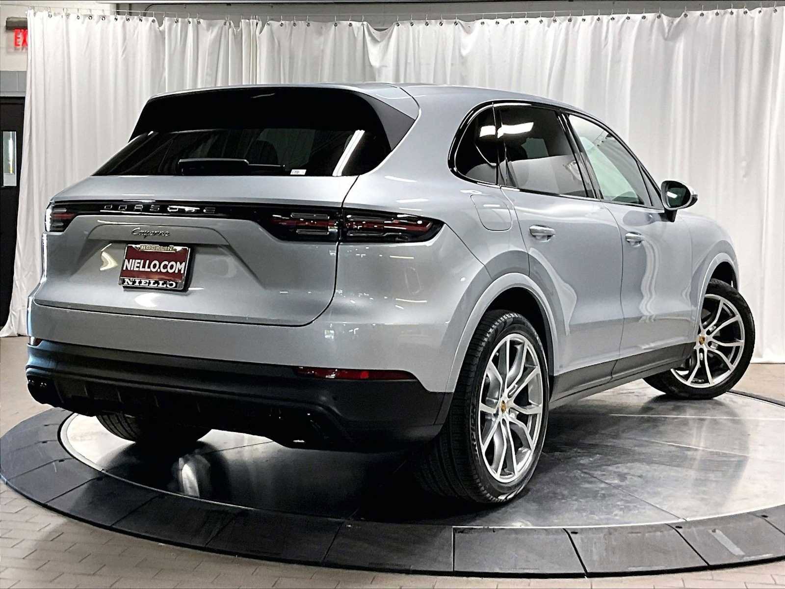 Used 2023 Porsche Cayenne image 10