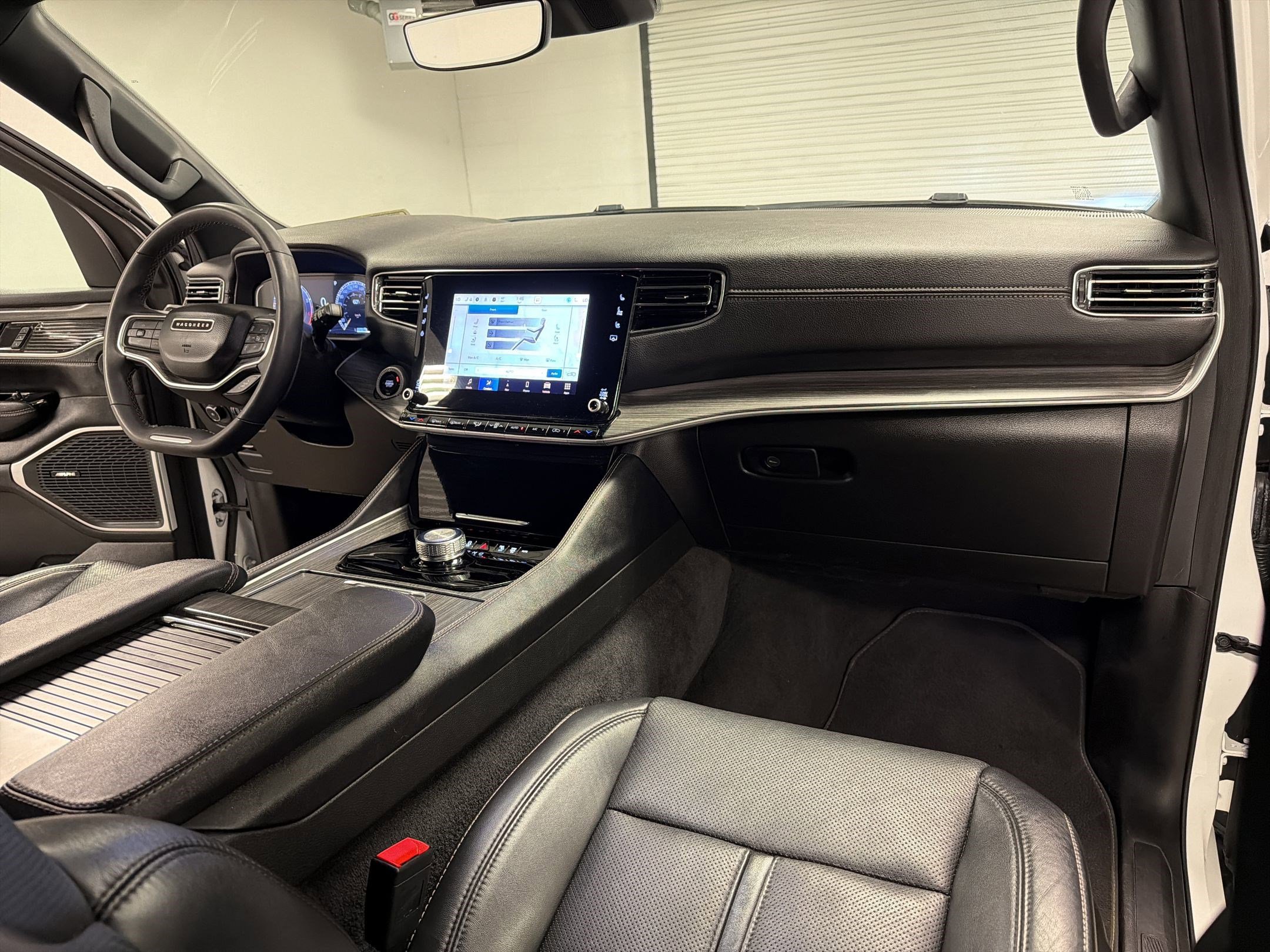 Used 2024 Jeep Wagoneer L Series II w/ Flexible Seating Group image 29