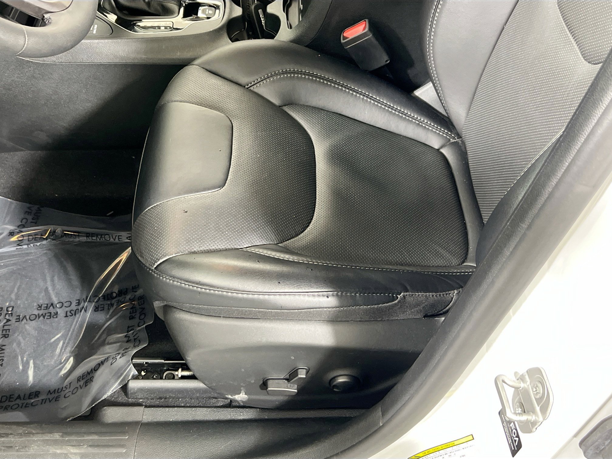 Used 2022 Jeep Cherokee Limited image 18