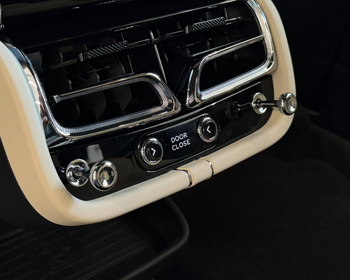 New 2026 Bentley Bentayga Extended Wheelbase AWD/4WD image 46