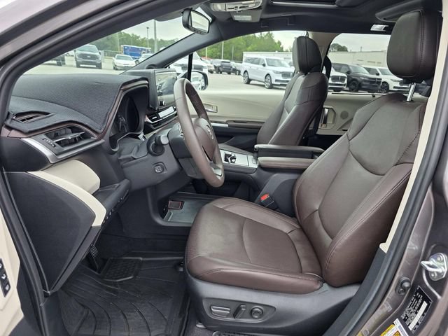 Used 2023 Toyota Sienna Platinum FWD image 9