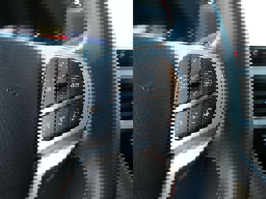 Used 2025 Ford Explorer Active w/ Active Comfort Package image 16