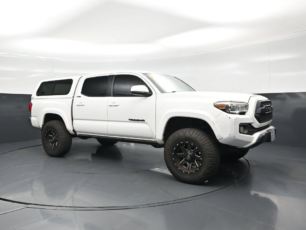 Used 2017 Toyota Tacoma SR5 w/ Tow Package AWD/4WD image 20