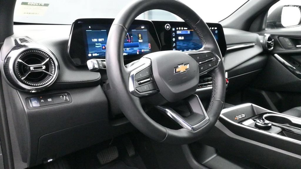 Used 2026 Chevrolet Equinox LT w/ Convenience Package II FWD image 11