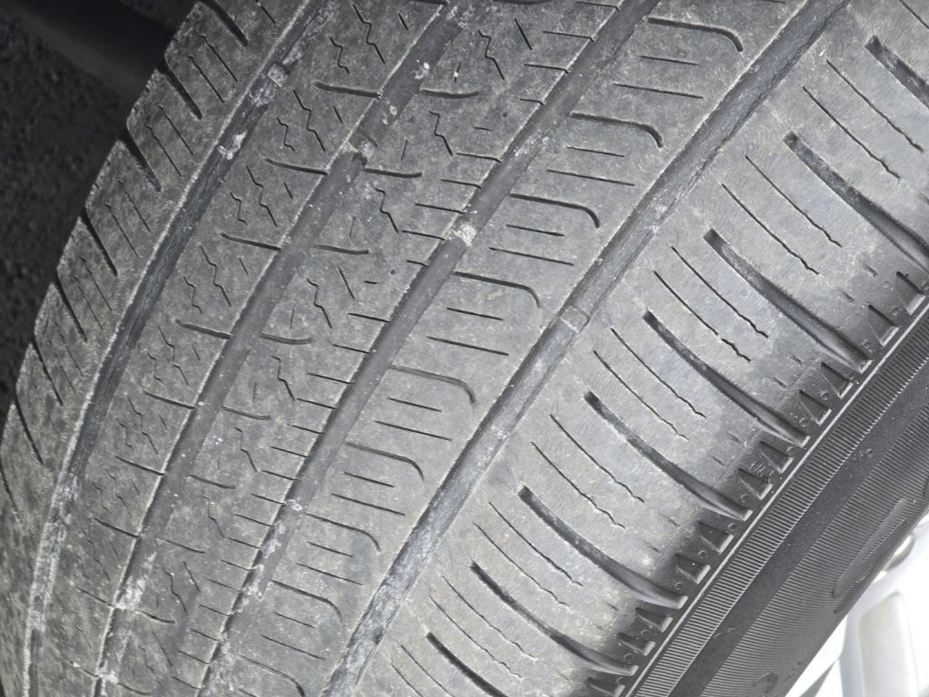Used 2019 Chevrolet Suburban LT RWD image 30