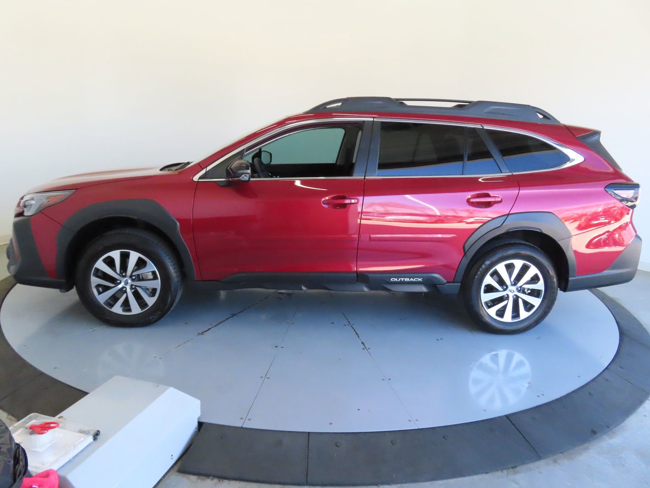 Certified 2025 Subaru Outback Premium AWD/4WD image 9