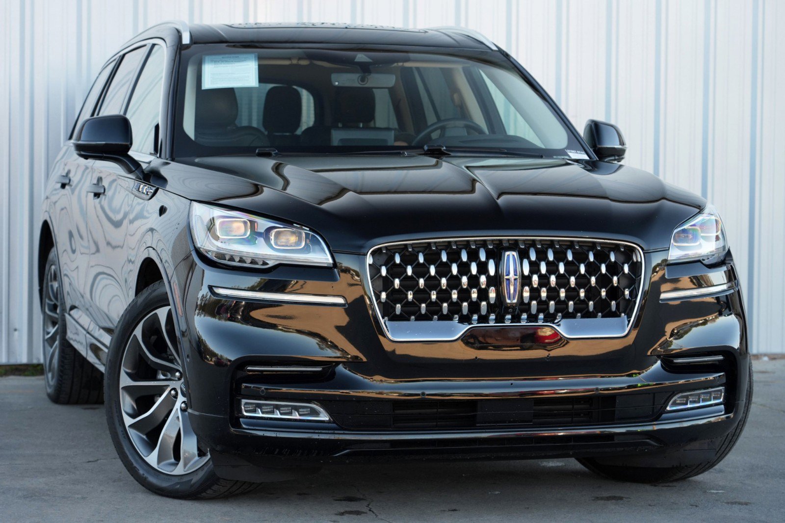 Used 2023 Lincoln Aviator Grand Touring w/ Equipment Group 301A image 4