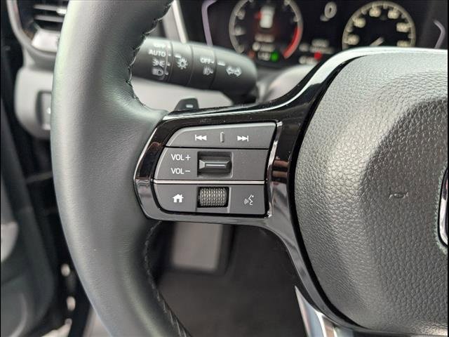 Used 2025 Honda Pilot Touring image 7