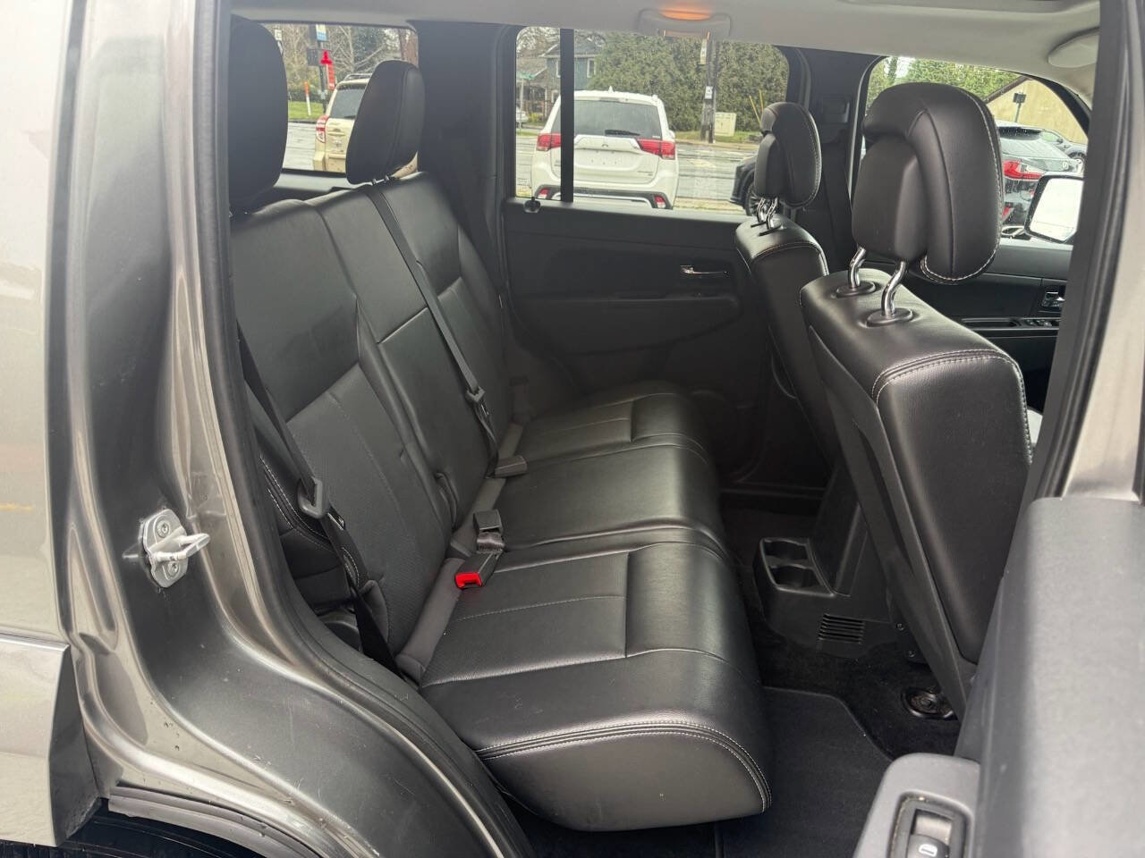 Used 2012 Jeep Liberty Sport image 11