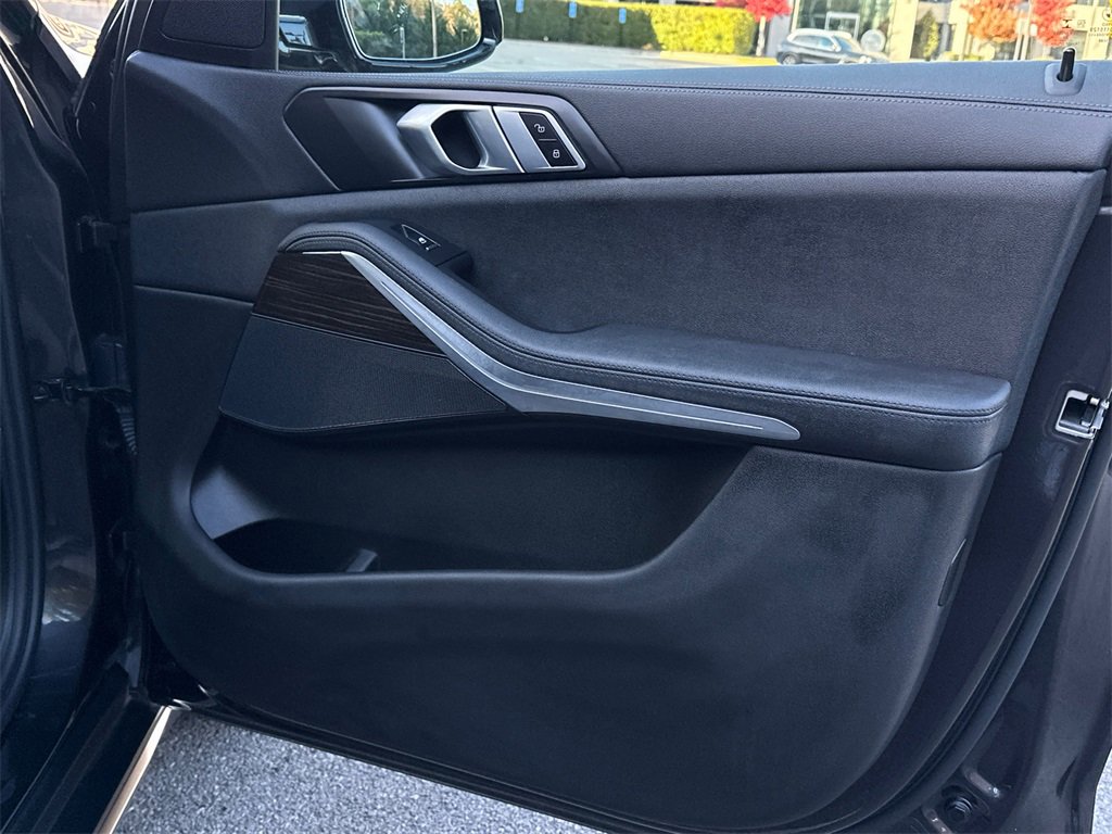 Used 2021 BMW X5 xDrive40i w/ Convenience Package image 11