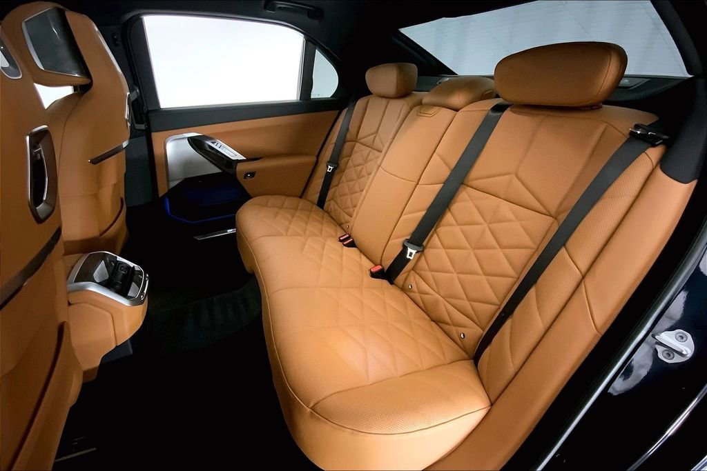 Used 2025 BMW 740i xDrive image 14