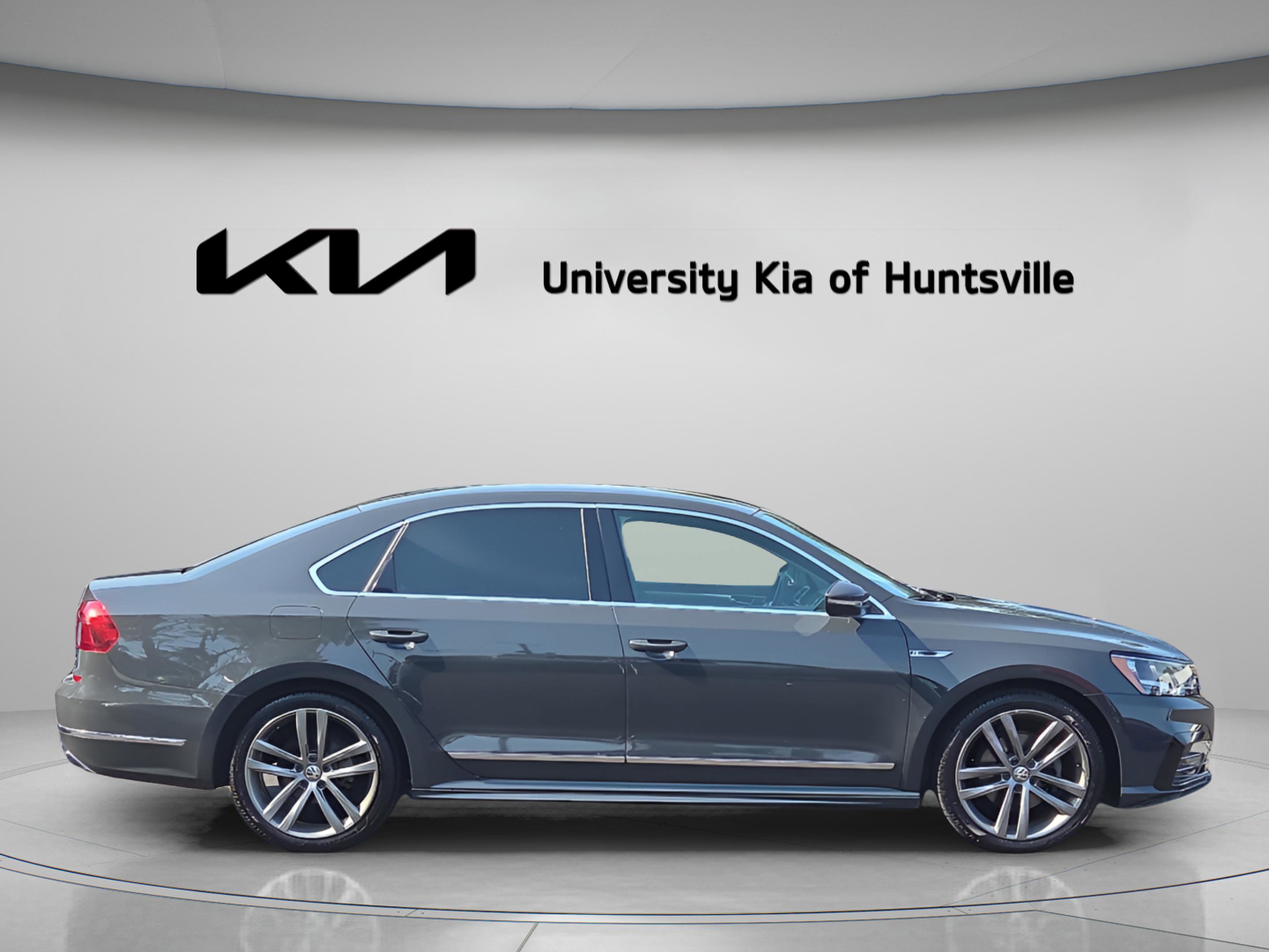 Used 2017 Volkswagen Passat 1.8T R-Line FWD image 9