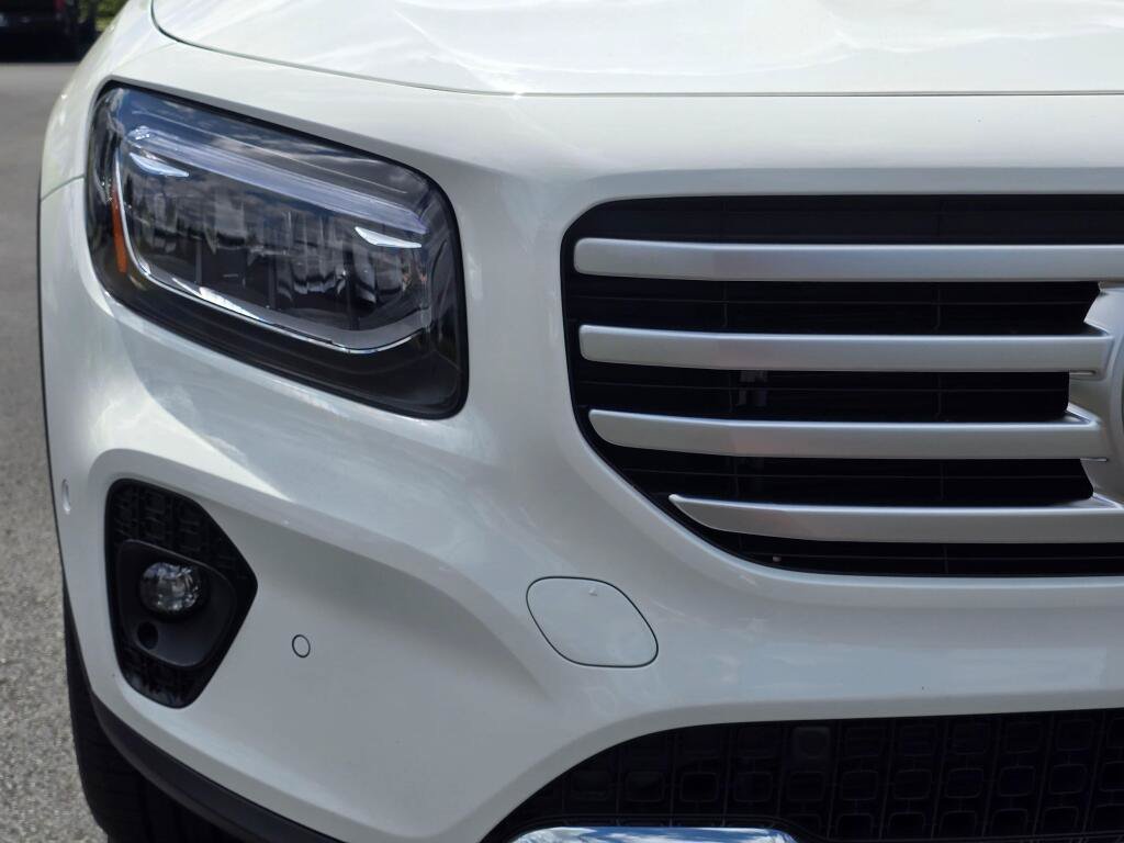 Used 2025 Mercedes-Benz GLB 250 4MATIC image 30