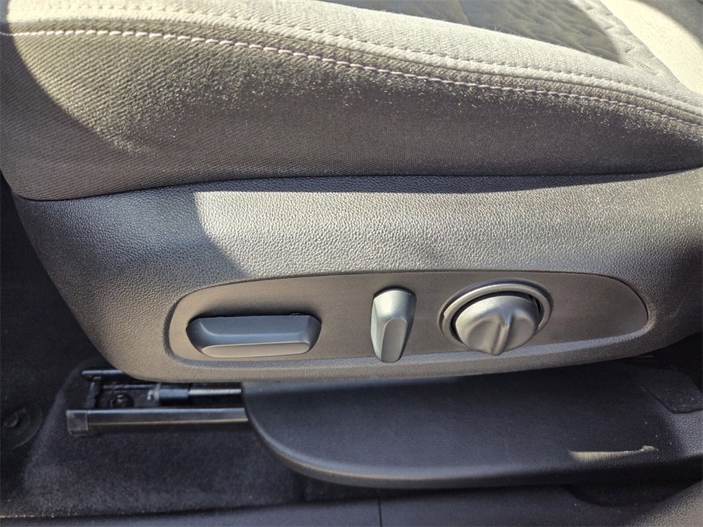 Used 2023 Chevrolet Equinox LS w/ LS Convenience Package image 5