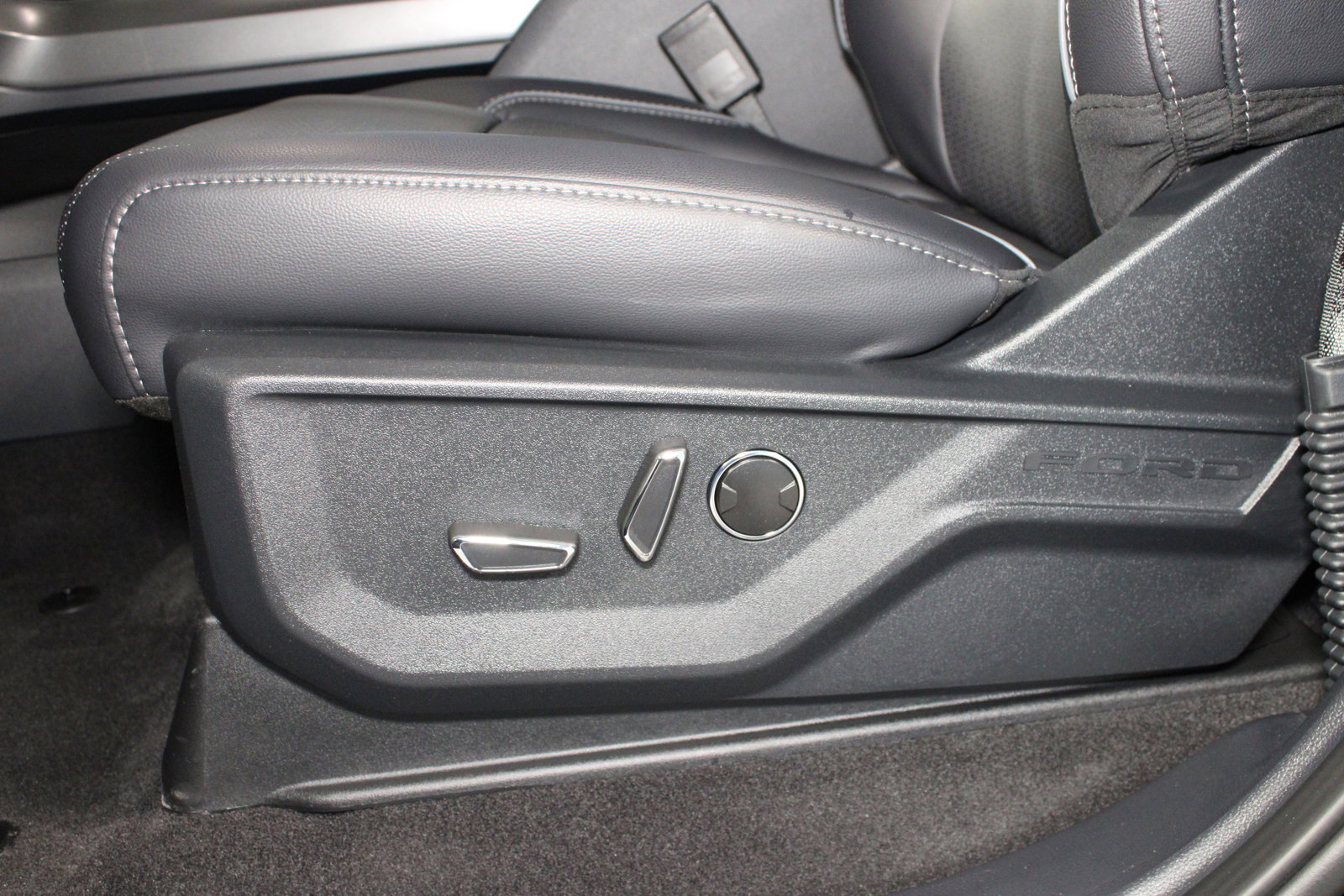 New 2025 Ford F150 Lariat w/ Equipment Group 502A High AWD/4WD image 6