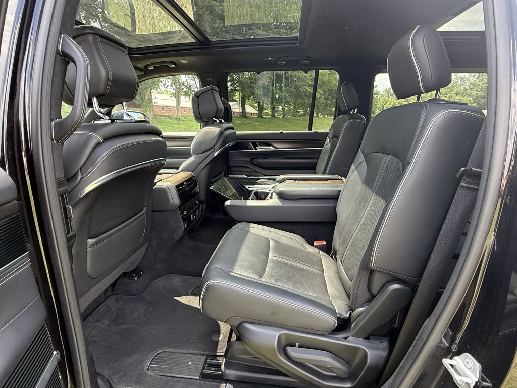 Used 2023 Jeep Grand Wagoneer Series II image 10