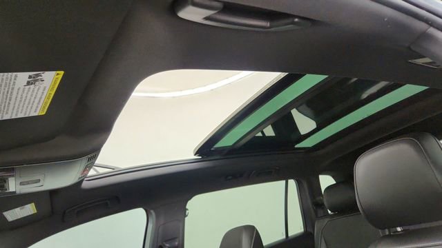 Used 2023 Volkswagen Tiguan SE R-Line image 56