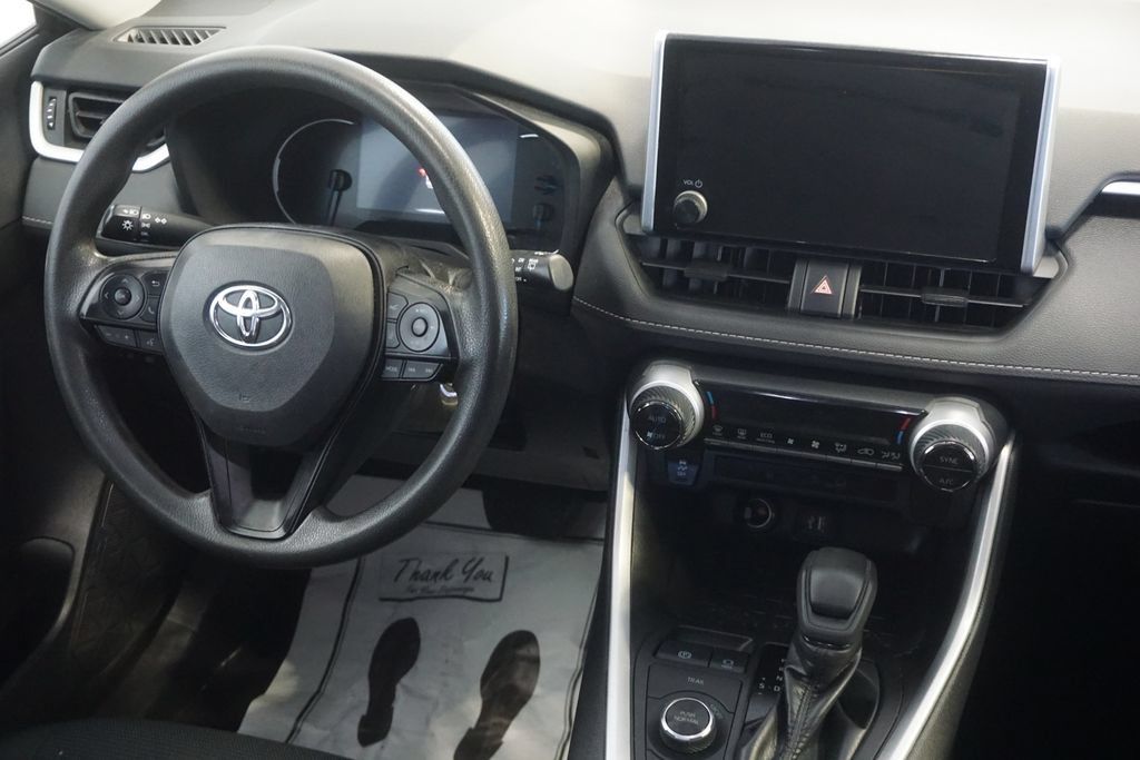 Used 2023 Toyota RAV4 LE AWD/4WD image 27