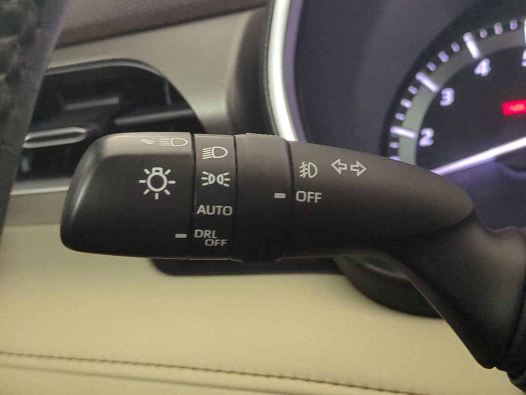 Used 2021 Toyota Highlander XLE image 31