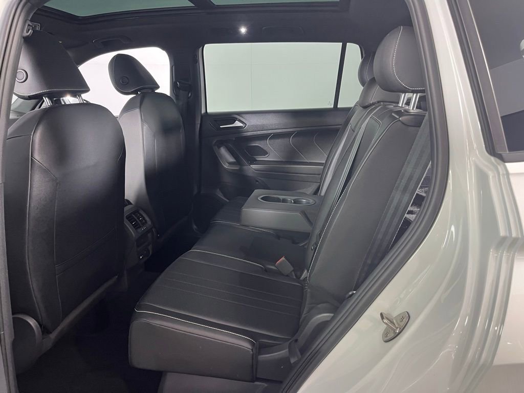 Used 2023 Volkswagen Tiguan SE R-Line image 29