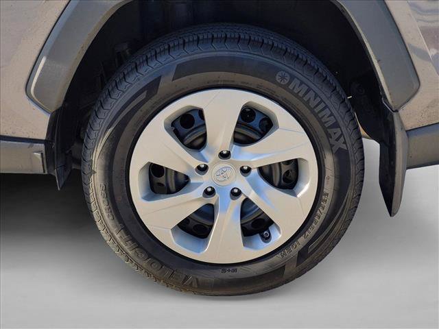 Used 2022 Toyota RAV4 LE FWD image 22
