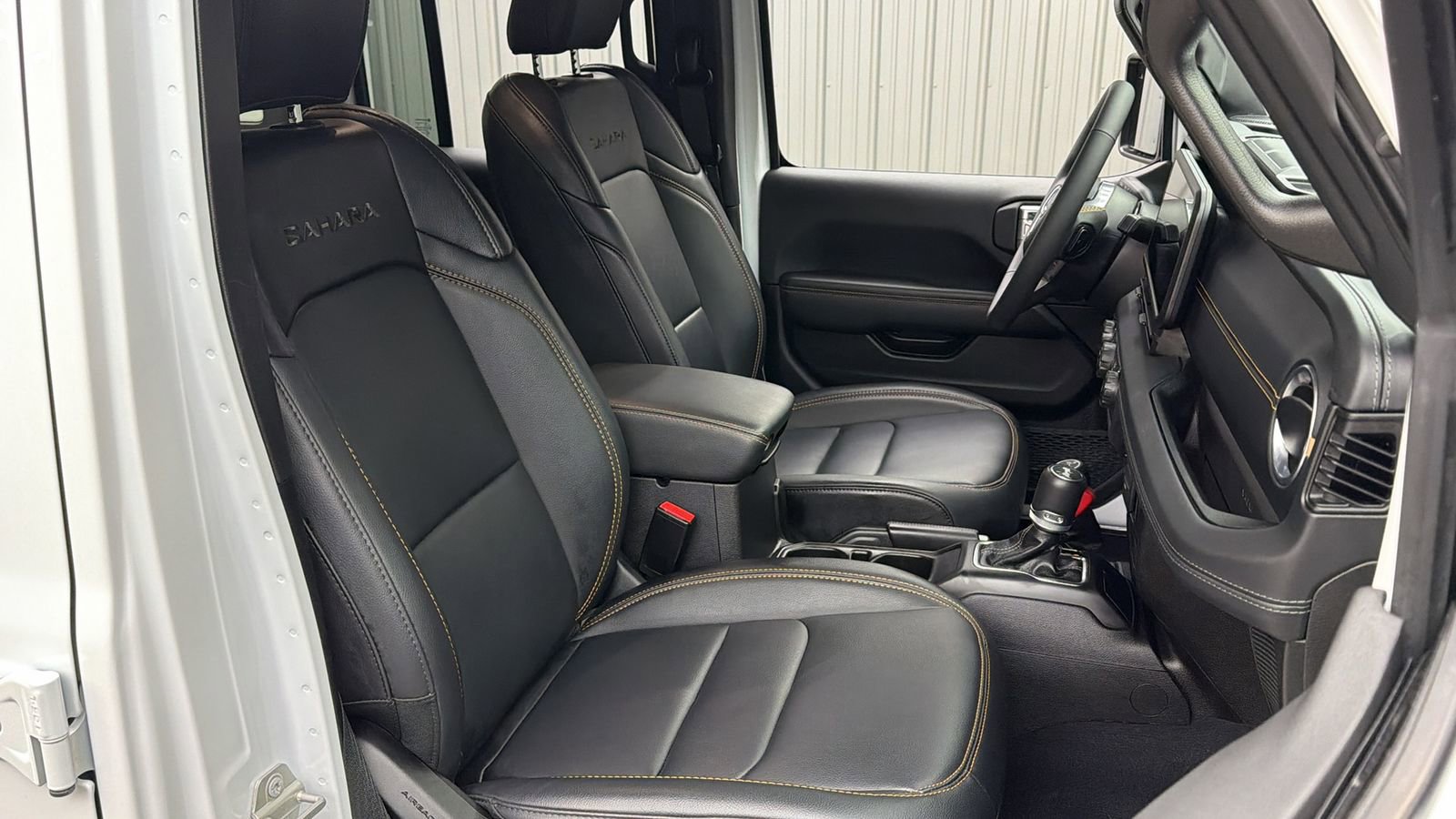 Used 2024 Jeep Wrangler Unlimited Sahara w/ Technology Group AWD/4WD image 35
