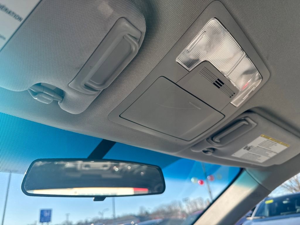 Used 2017 Toyota Camry LE image 28