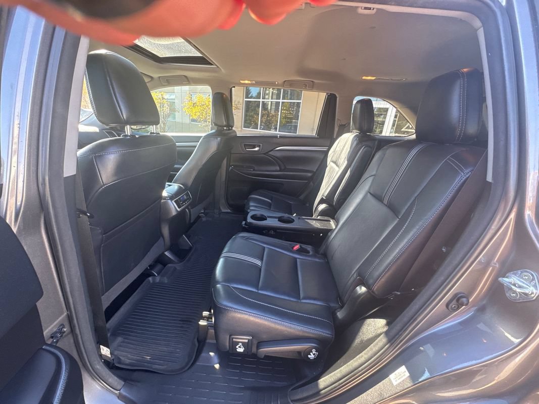 Used 2018 Toyota Highlander SE AWD/4WD image 27