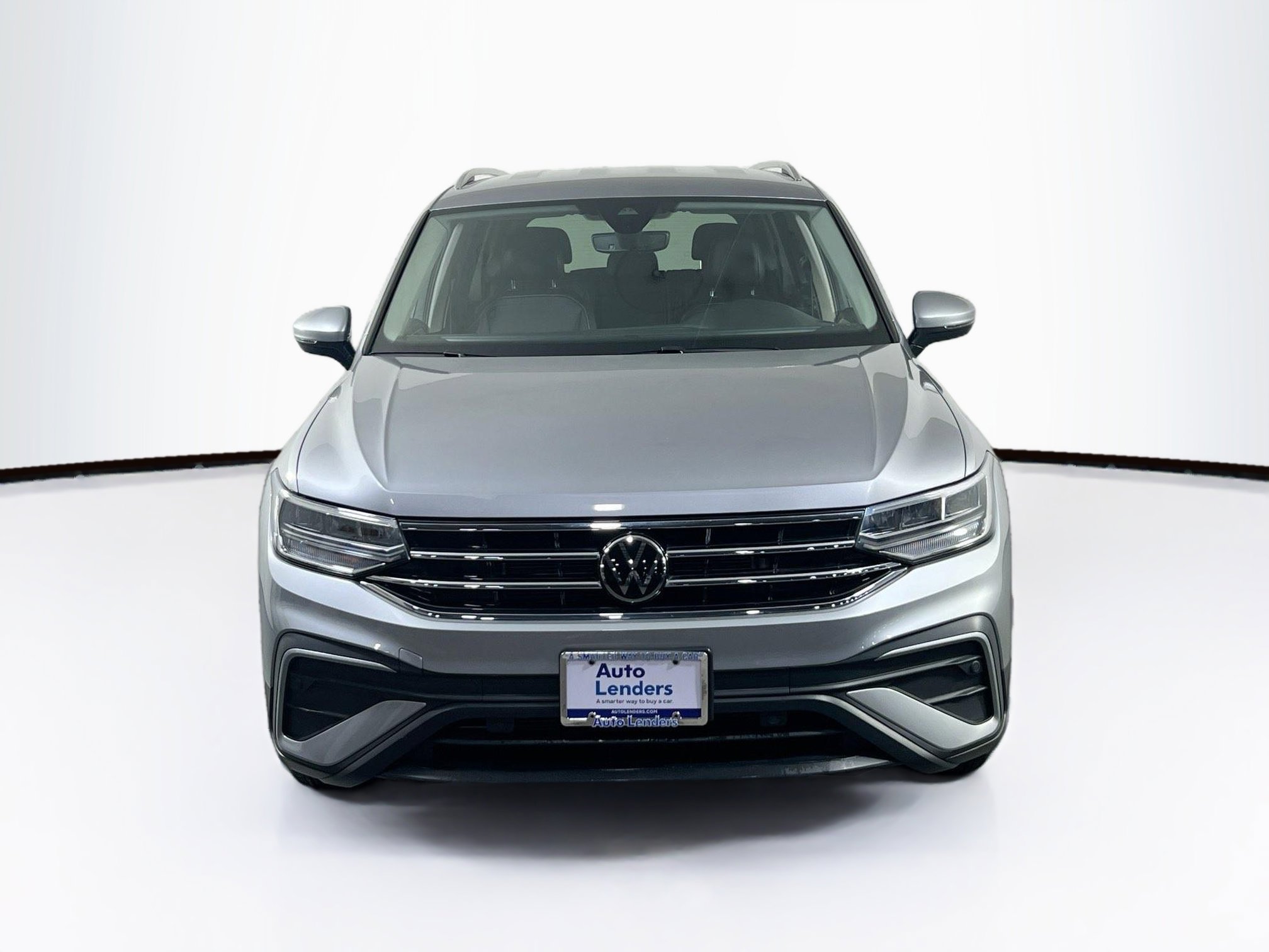 Used 2022 Volkswagen Tiguan SE image 2