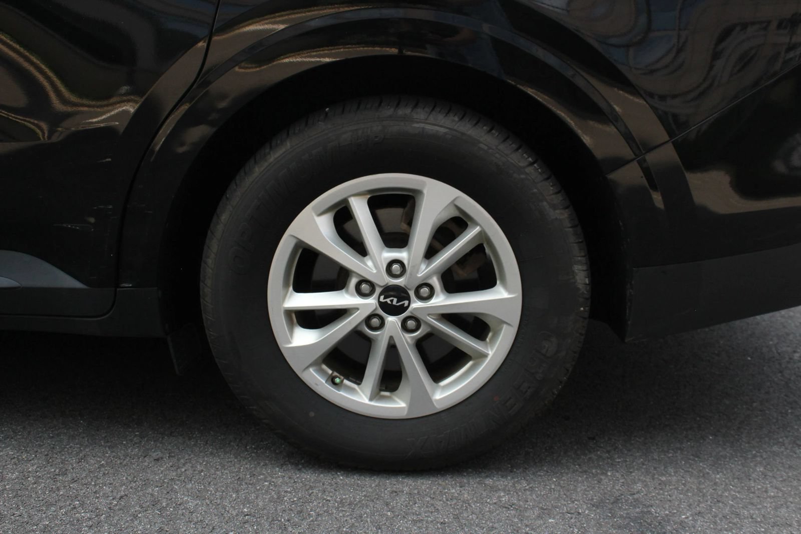 Used 2024 Kia Carnival LX FWD image 10