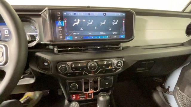 Used 2024 Jeep Wrangler Unlimited AWD/4WD image 33