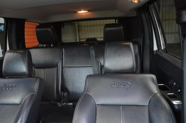 Used 2009 Jeep Liberty Limited w/ Premium Group AWD/4WD image 16