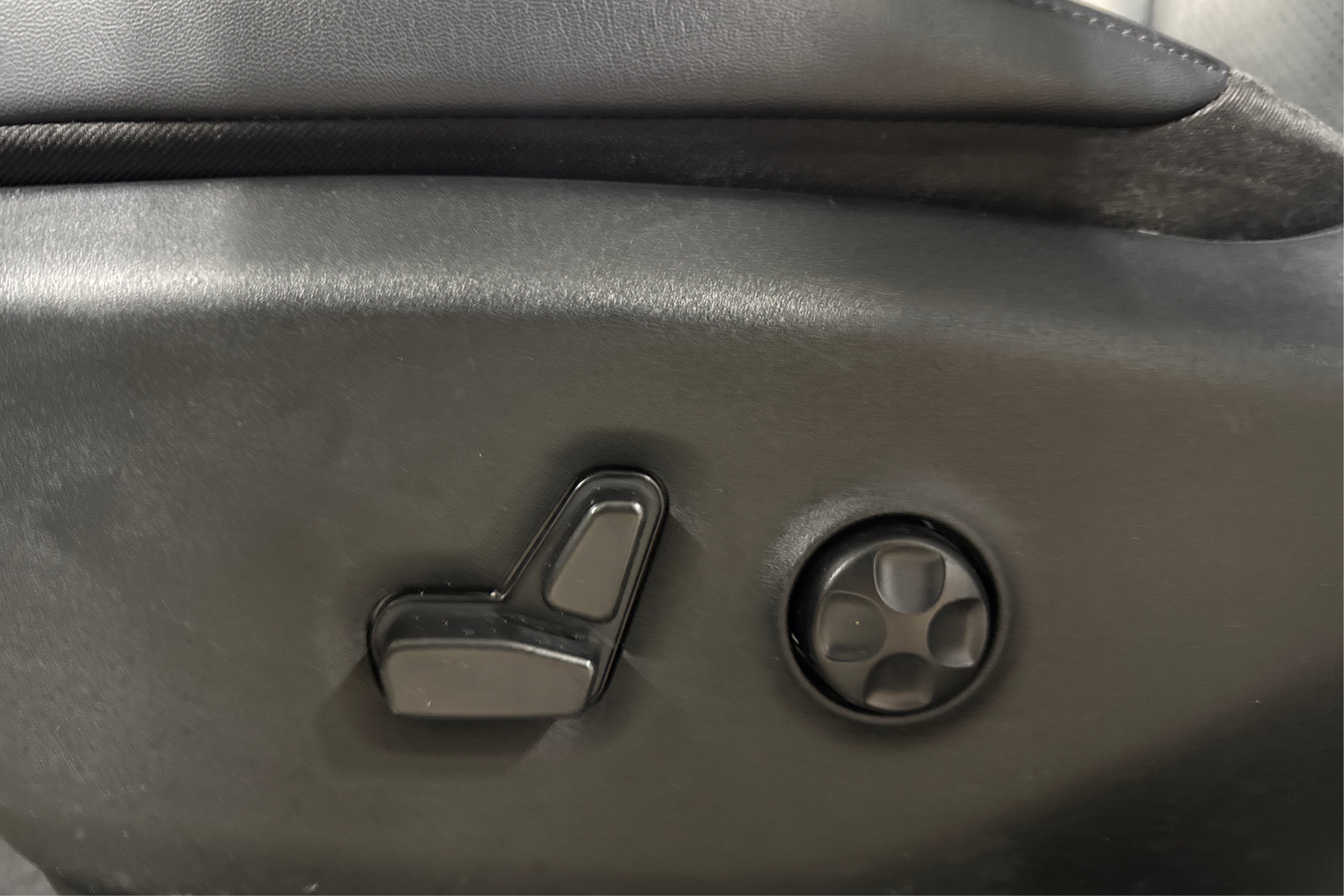 Used 2024 Chrysler Pacifica Touring-L FWD image 19
