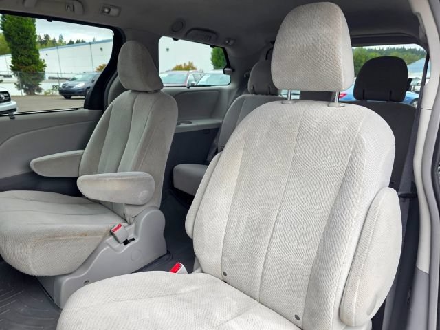 Used 2014 Toyota Sienna LE AWD/4WD image 45