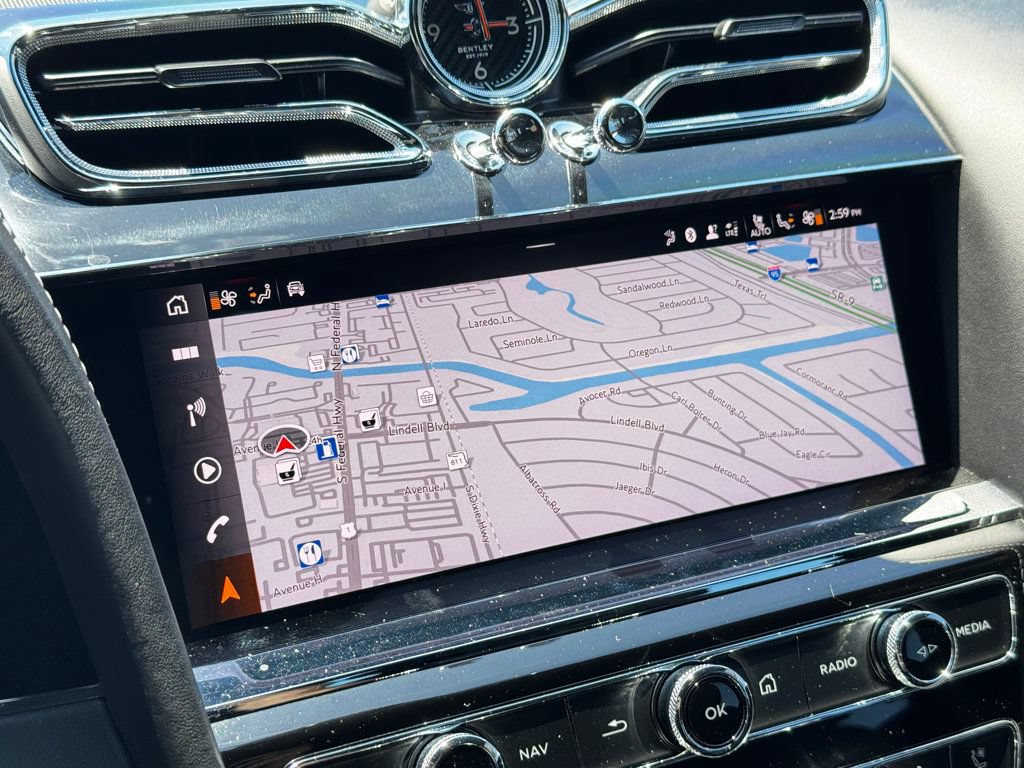 Used 2022 Bentley Bentayga AWD/4WD image 18