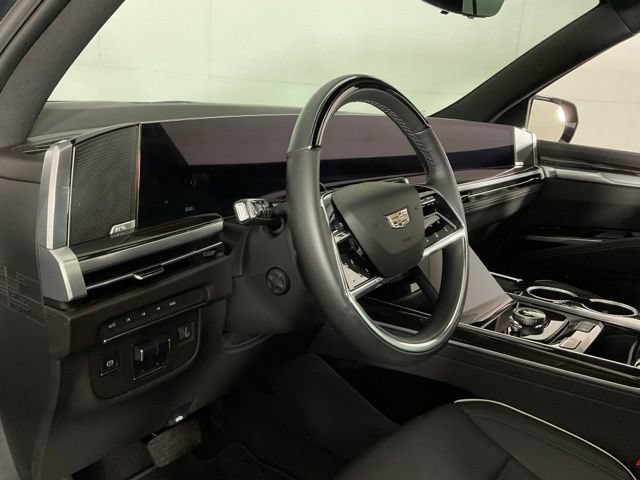 Used 2025 Cadillac Escalade Premium Luxury AWD/4WD image 17